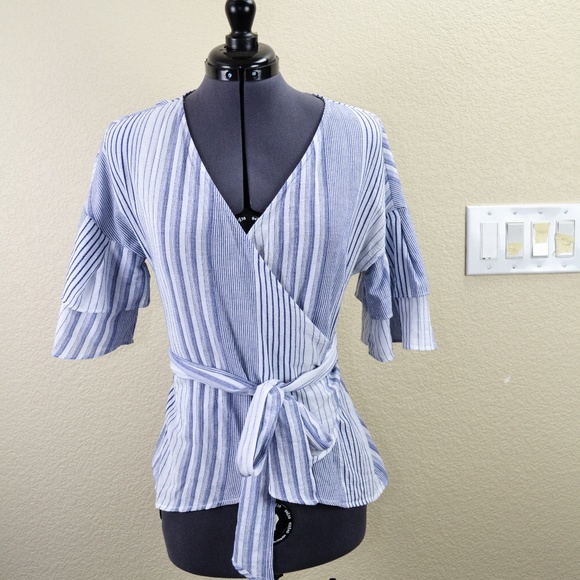 SOCIALITE Tier Sleeve Wrap Top - Picture 2 of 8